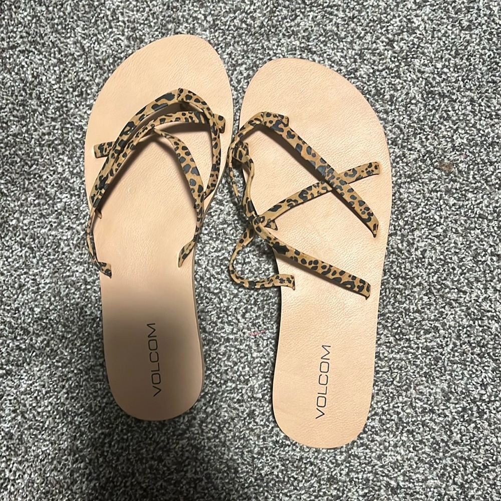 New volcom women’s sandals size 9.